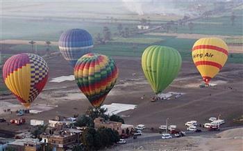 استئناف رحلات البالون الطائر في الأقصر بعد إلغائها أمس بسبب سوء الأحوال الجوية