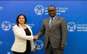   سفيرة مصر لدى رواندا تبحث مع وزير التجارة والصناعة الرواندي سبل دفع التعاون الاقتصادي بين البلدين