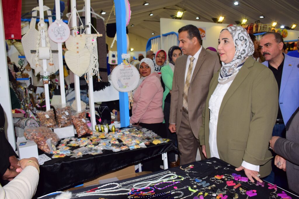 وزيرة التضامن تفتتح معرض "ديارنا" للحرف اليدوية والتراثية بـ الأقصر