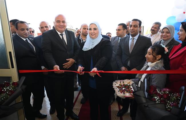 وزيرة التضامن والمحافظ يفتتحان مجمع خدمات الأسرة والطفولة بـ قنا الجديدة