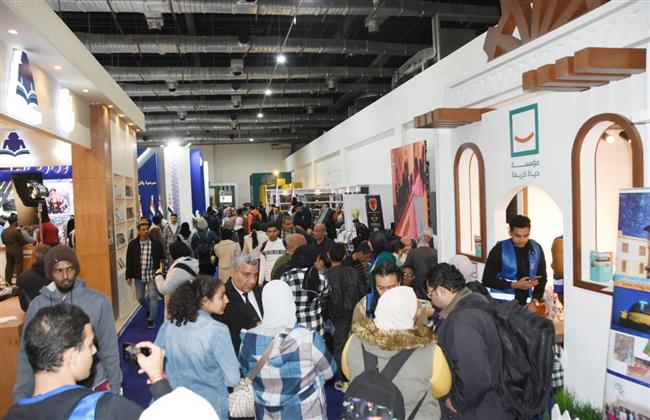معرِض القاهرة الدولي للكتاب يتخطى المليون زائر بعد ثلاثة أيام فقط من فتح أبوابه للجمهور