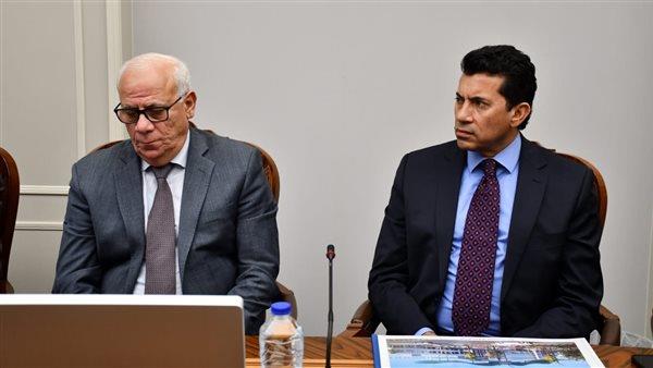 وزير الرياضة يبحث مع محافظ بورسعيد تطورات أعمال إستاد النادي المصري