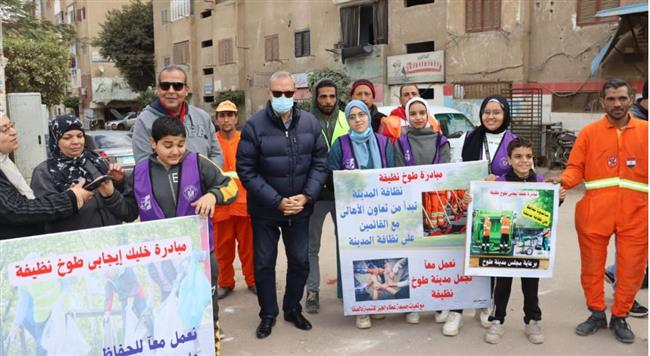 "خليك إيجابي".. محافظ القليوبية يتفقد مبادرة طلاب المدارس لنظافة وتجميل شوارع طوخ.. صور 