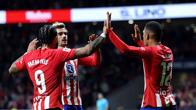 الدوري الإسباني.. أتلتيكو مدريد يخطف المركز الثالث من برشلونة بفوزه على فالنسيا 2-0