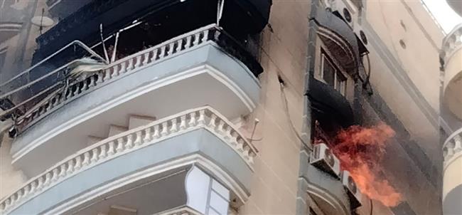 حريق يلتهم محتويات شقة سكنية في حدائق حلوان| فيديو  
