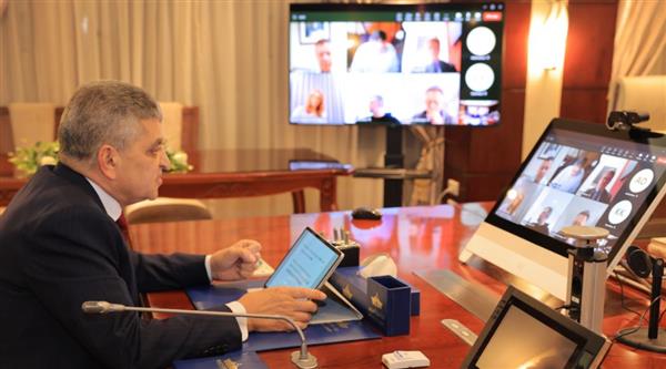 رئيس قناة السويس يبحث مع "الملاحة الدولية" تطورات الأوضاع في البحر الأحمر