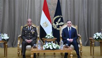 وزير الداخلية يستقبل وزير الدفاع ورئيس الأركان للتهنئة بعيد الشرطة