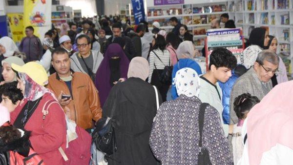 «القاهرة الإخبارية»: مليون زائر حتى الآن لمعرض القاهرة للكتاب