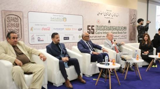 مناقشة أعمال المستشار محمد الدمرداش في "فكر وإبداع" بمعرض الكتاب