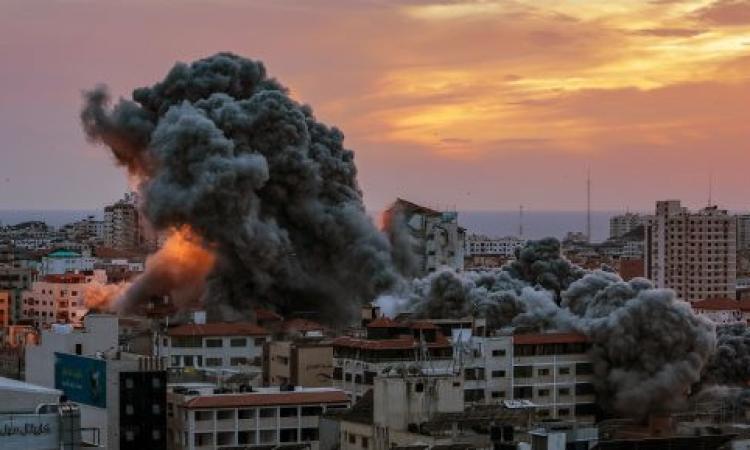 استشهاد وإصابة عشرات الفلسطينيين جراء القصف الإسرائيلي على غزة