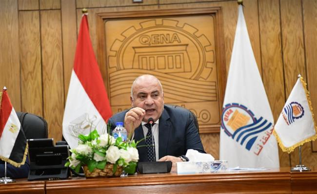 محافظ قنا يوجه بترشيد الإنفاق بالقطاعات الخدمية