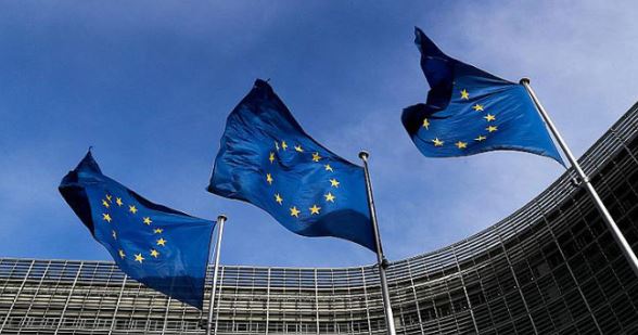 "الجارديان" تسلط الضوء على الانقسامات داخل الاتحاد الأوروبي بشأن دعم أوكرانيا