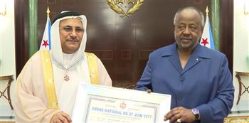   رئيس جمهورية جيبوتي يقلد "العسومي" وسام "السابع والعشرين من يونيو" 