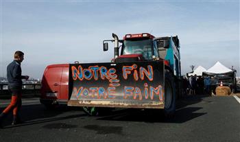   مزارعو فرنسا يواصلون احتجاجاتهم للضغط على الحكومة