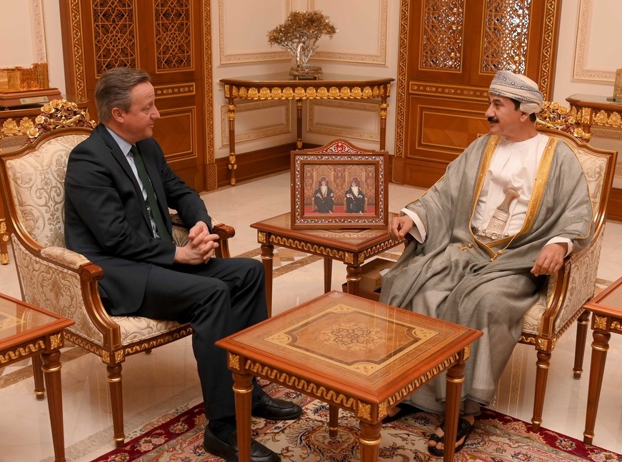 سلطنة عمان و بريطانيا يبحثان عددًا من القضايا الإقليمية والدولية الراهنة