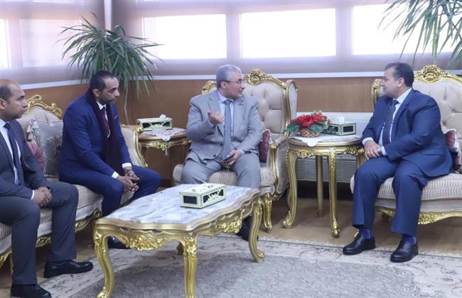 "عكاوي" يلتقي وفد بنك الإمارات دبي الوطني لمناقشة أوجه التعاون