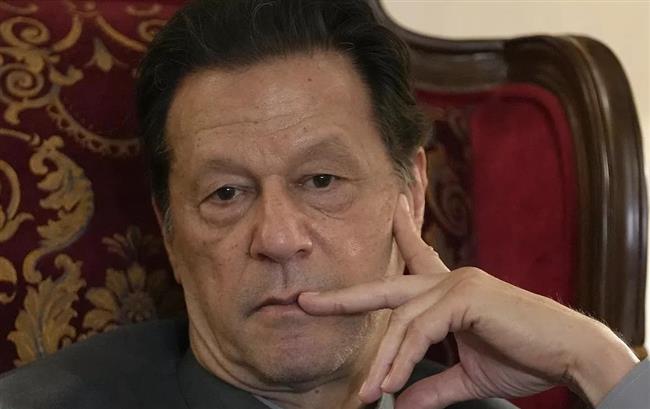 محكمة باكستانية تقضي بسجن عمران خان وزوجته لمواجهتهما اتهامات فساد