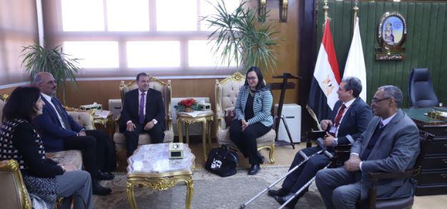 رئيس جامعة جنوب الوادي يستقبل وفد "فولبرايت" 