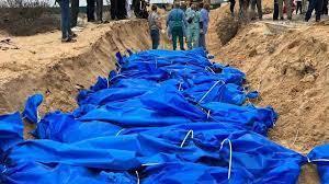 دفن عشرات الجثامين في غزة بمقابر جماعية بعد تسلمها من إسرائيل