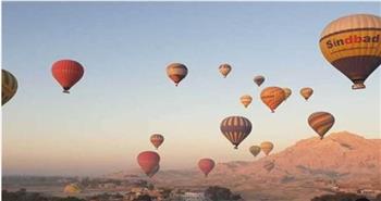    35 رحلة بالون طائر على متنها أكثر من 750 سائحا في سماء الأقصر