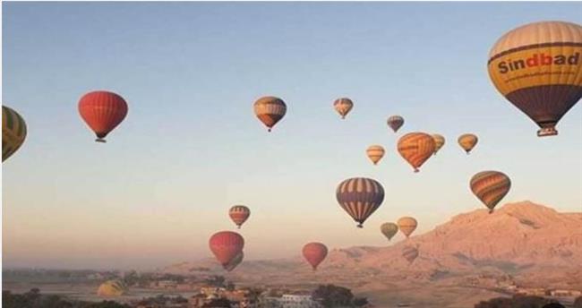  35 رحلة بالون طائر على متنها أكثر من 750 سائحا في سماء الأقصر