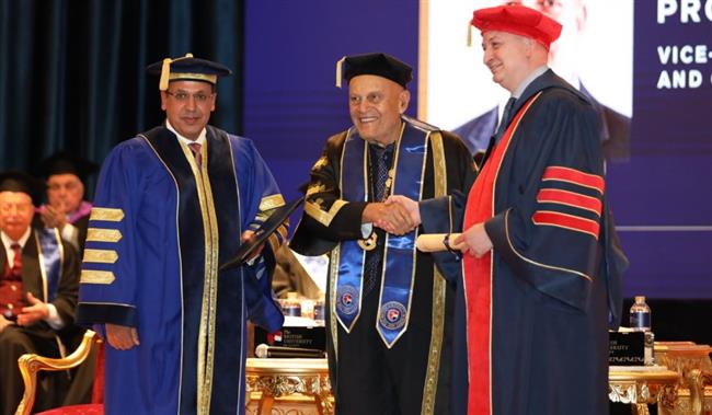 "الجامعة البريطانية" في مصر تمنح الدكتوراة الفخرية لرئيس جامعة لندن