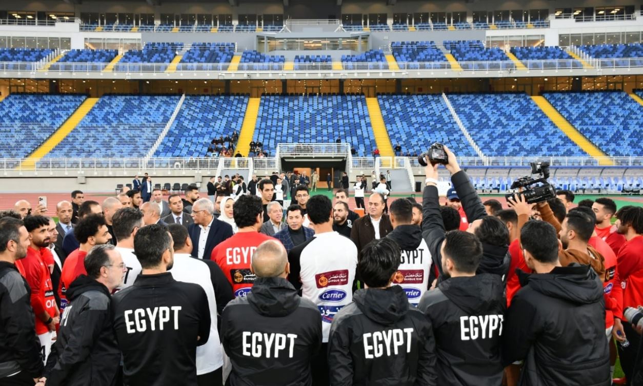 وزير الرياضة يصطحب أبطال مصر والعالم بالألعاب المختلفة لحضور تدريب الفراعنة