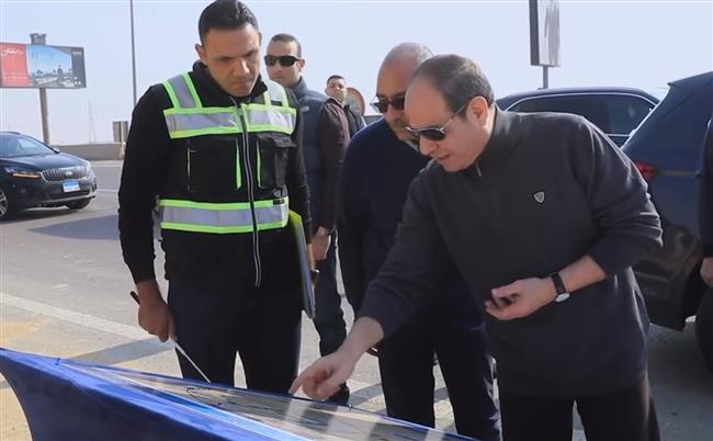 الرئيس عبد الفتاح السيسي يتفقد عددًا من الطرق والمحاور الجديدة بمنطقة القاهرة الجديدة
