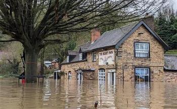   العاصفة "هينك" في بريطانيا.. استئناف الرحلات مع توقعات بالمزيد من الفيضانات