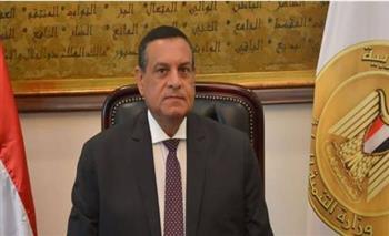وزير التنمية المحلية يهنئ البابا تواضروس بعيد الميلاد المجيد