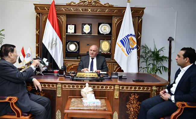 محافظ قنا يستقبل وفد الاتحاد التعاوني الإسكاني المركزي
