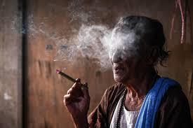 دراسة توضح العلاقة بين التدخين والزهايمر
