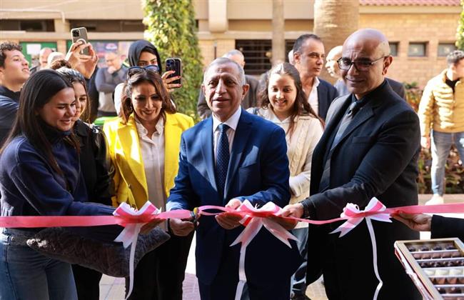 رئيس الأكاديمية العربية يفتتح معرض الفنون التشكيلية والمشغولات اليدوية بمقر ميامي