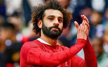 ماذا قال محمد صلاح للرئيس السيسي خلال زيارته معسكر المنتخب؟!