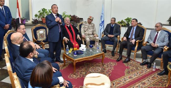 محافظ الإسكندرية يشارك الإخوة الروم الأرثوذكس اليونانيين احتفالات عيد الغطاس المجيد