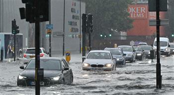   السلطات البريطانية تشدد على ضرورة توخي الحذر أثناء الفيضانات المستمرة في البلاد