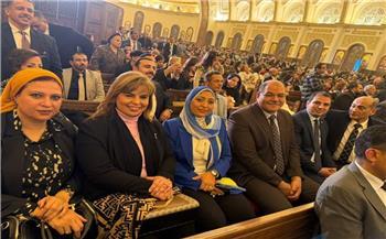 عيد الميلاد المجيد.. عمال العاصمة الإدارية يشاركون الأخوة الأقباط احتفالهم 
