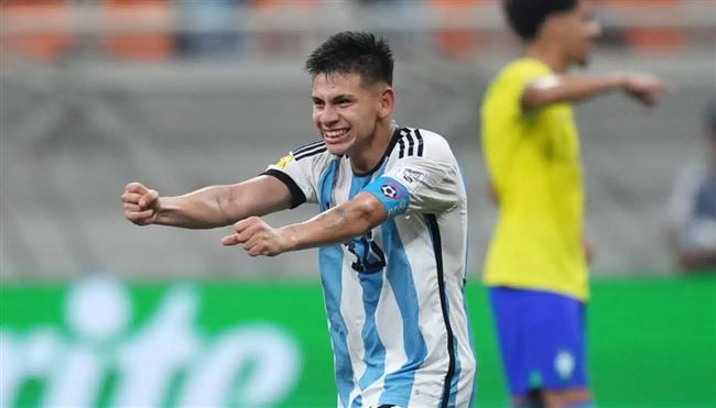 الدوري الإنجليزي .. مانشستر سيتي يضم كلاوديو إيتشيفيري من ريفر بليت