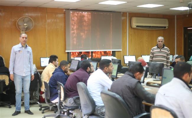 مركز التحول الرقمي بـ جامعة جنوب الوادي يجري الاختبارات لـ125 باحث