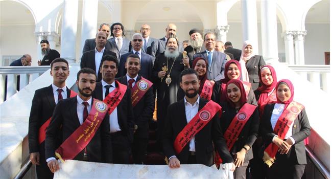 طلاب "من أجل مصر" بـ جامعة جنوب الوادي تهنئ الأقباط بعيد الميلاد المجيد