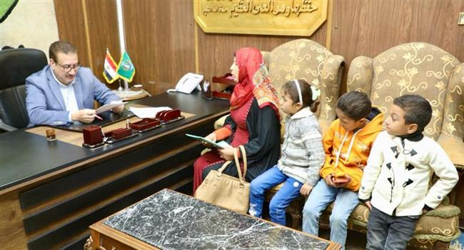 محافظ المنوفية يفحص طلبات عدد من المواطنين ويكلف بحلها