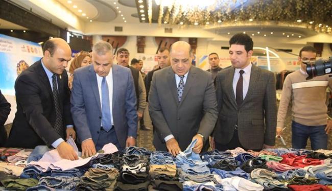 محافظ سوهاج يفتتح معرض " دكان الفرحة " لتوفير 30 ألف قطعة ملابس للأسر الأولى بالرعاية