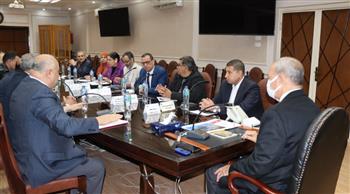   محافظ القليوبية يناقش إجراءات إنشاء مركز خدمات مصر