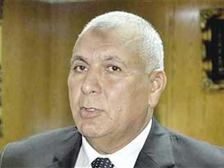 محافظ الوادي الجديد يوجه بالبدء في أعمال إنشاء نادي الرماية