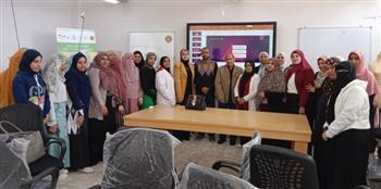 ندوة للتوعية بشأن ريادة الأعمال ودراسات جدوي المشروعات للفتيات المتدربات بقنا
