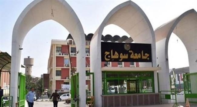 ضمن "بداية".. جامعة سوهاج تطلق قافلة طبية لفحص قاع العين بقرية الحما 