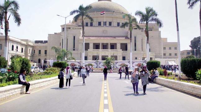 جامعة القاهرة تحتفل بتخريج دفعتي 2023 و2024 من قسم اللغة الإنجليزية بكلية الحقوق 