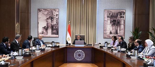 رئيس الوزراء يلتقي مسئولي شركة "ستيلانتيس للسيارات" 