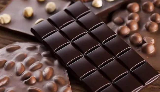 تناول الشوكولاتة الداكنة يحمى من خطر الإصابة بأمراض القلب