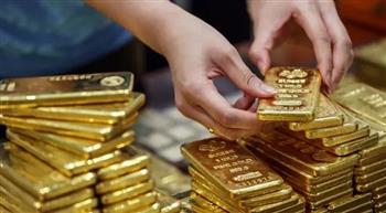   أسعار الذهب تشهد ارتفاعاً طفيفاً وسط ضغوط الدولار
